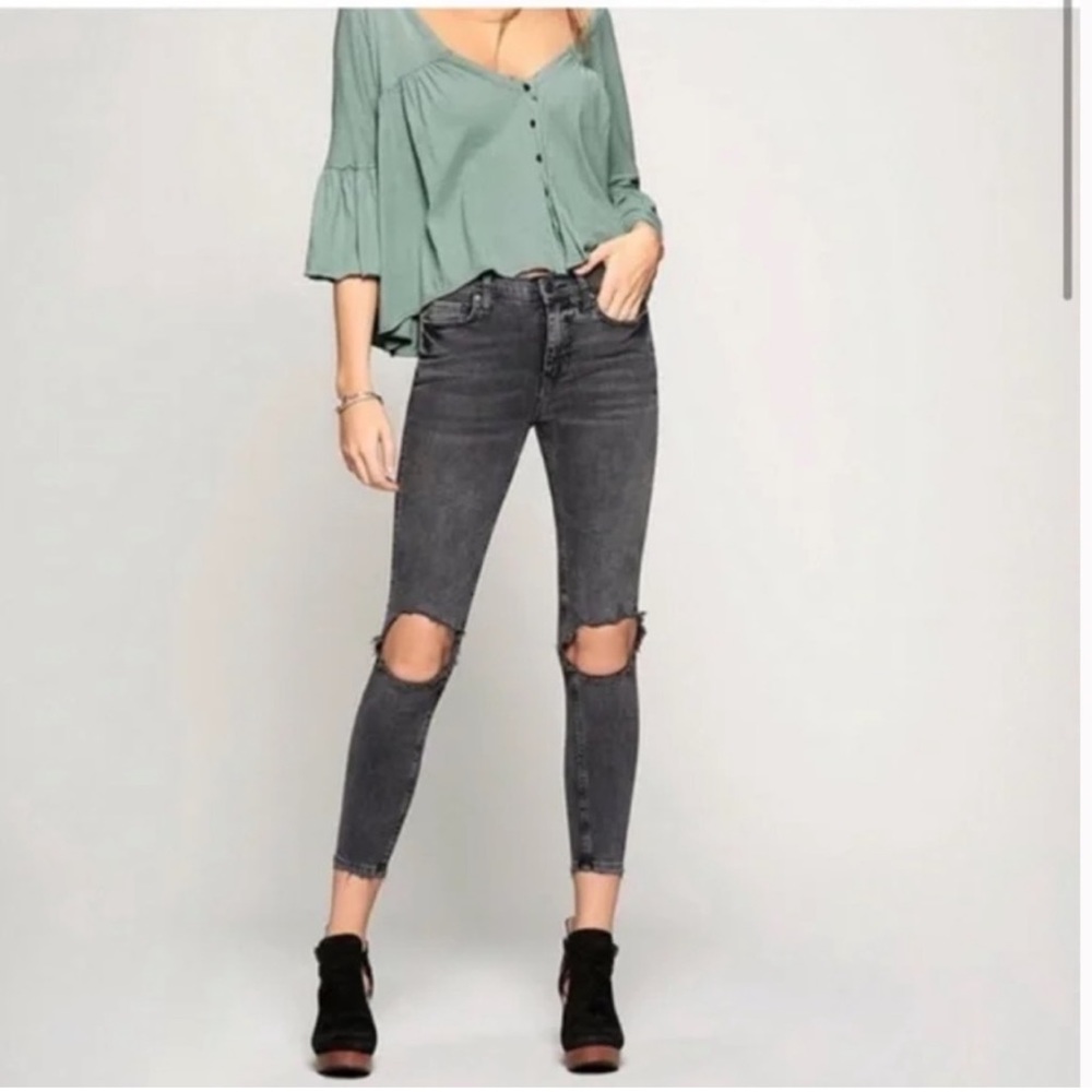 Free people high rise dark‎ gray ripped busted knee skinny jeans size 25